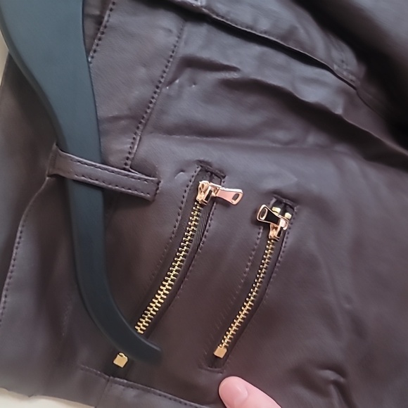 Brown mid-rise faux leater woman's pants size 6 - Picture 6 of 7